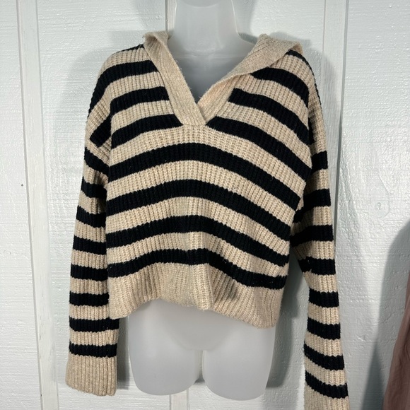Sincerely Jules Black and Tan Striped Sweater Size Medium NWOT - Picture 5 of 10